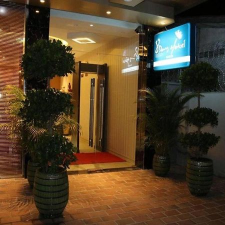 8Day Hotel Rangoon Buitenkant foto