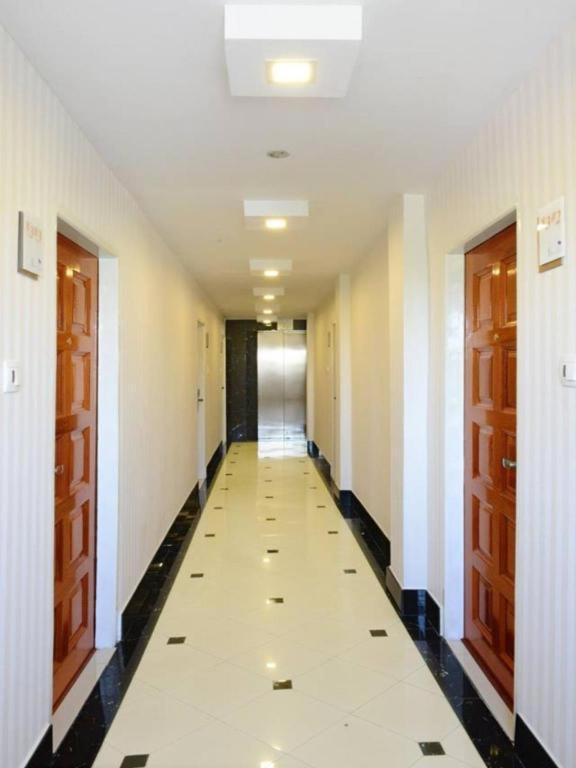 8Day Hotel Rangoon Buitenkant foto