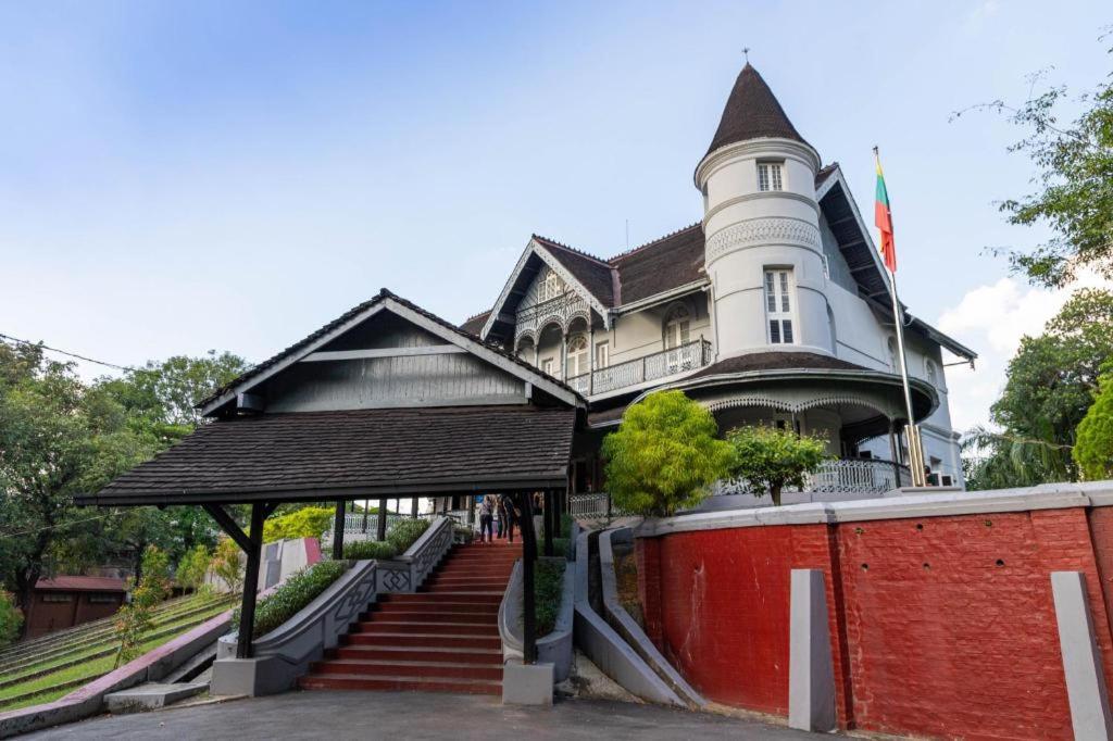 8Day Hotel Rangoon Buitenkant foto