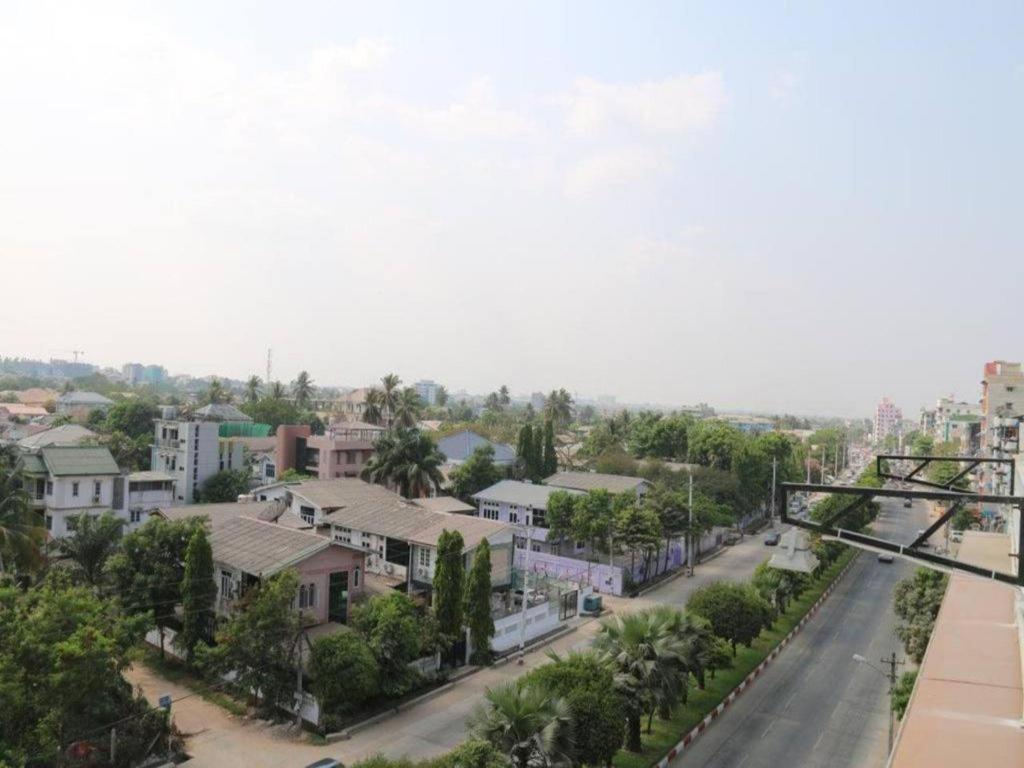 8Day Hotel Rangoon Buitenkant foto