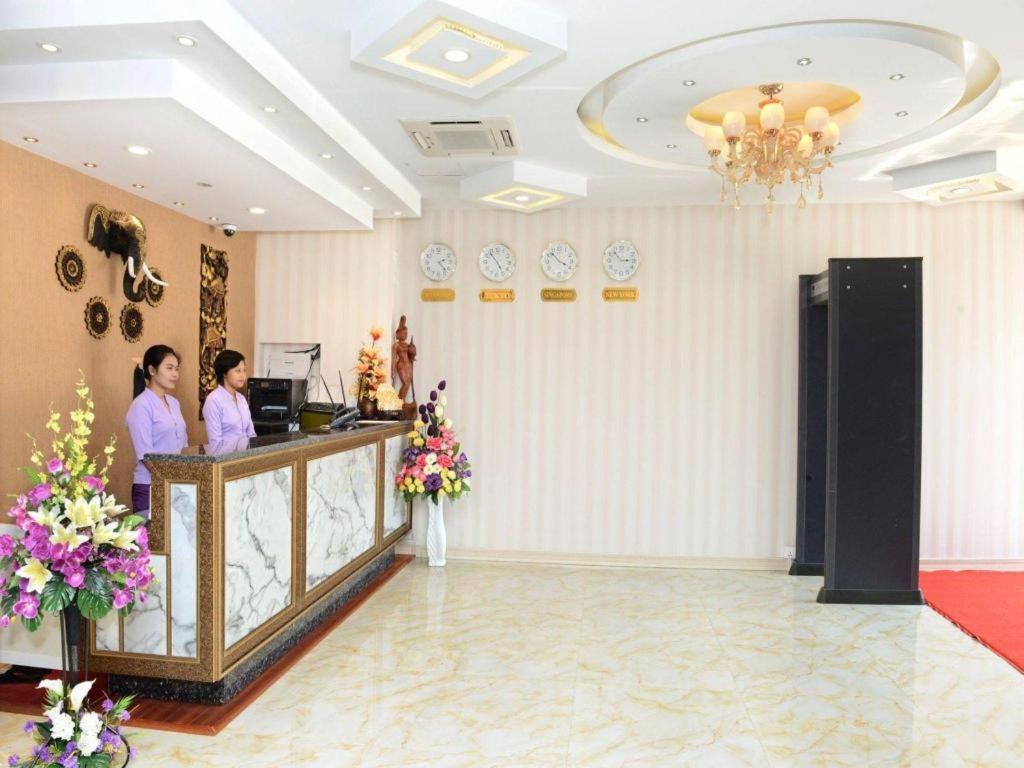 8Day Hotel Rangoon Buitenkant foto