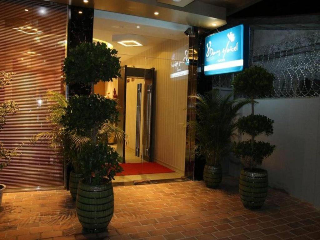 8Day Hotel Rangoon Buitenkant foto