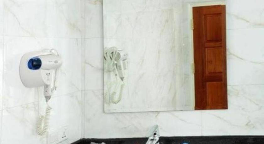 8Day Hotel Rangoon Buitenkant foto