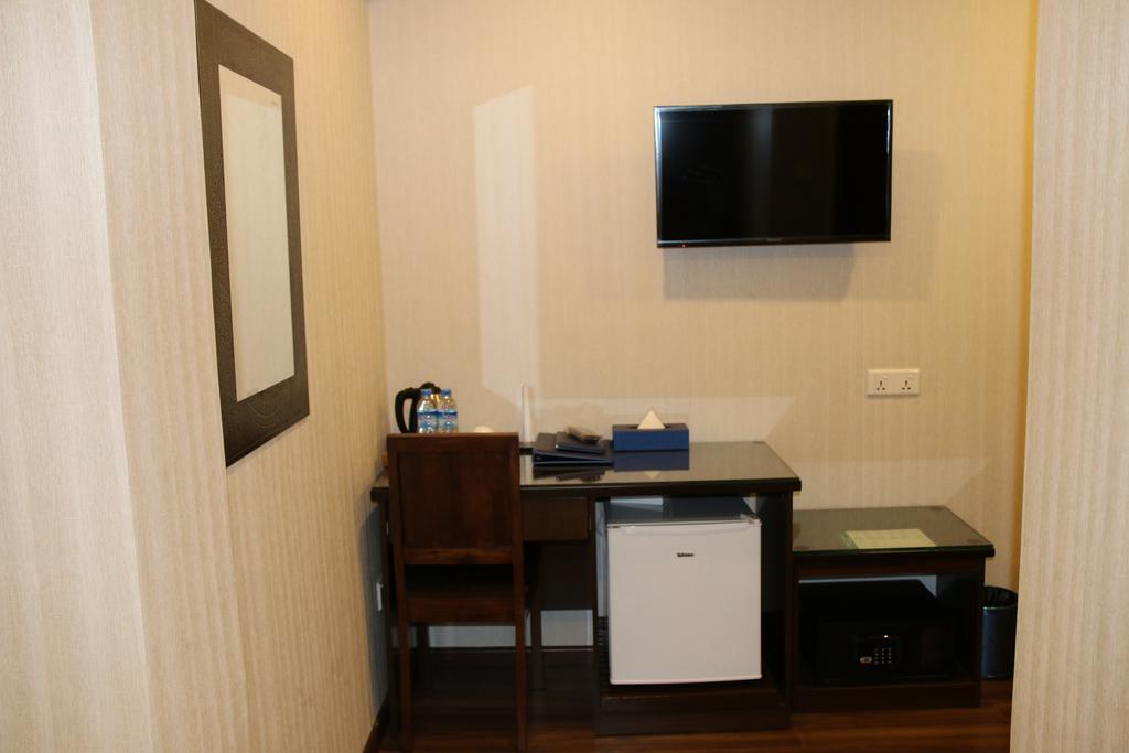 8Day Hotel Rangoon Kamer foto