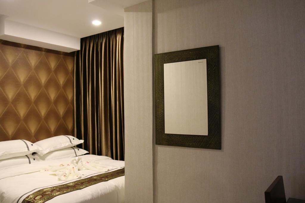 8Day Hotel Rangoon Kamer foto