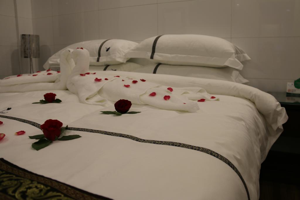8Day Hotel Rangoon Buitenkant foto