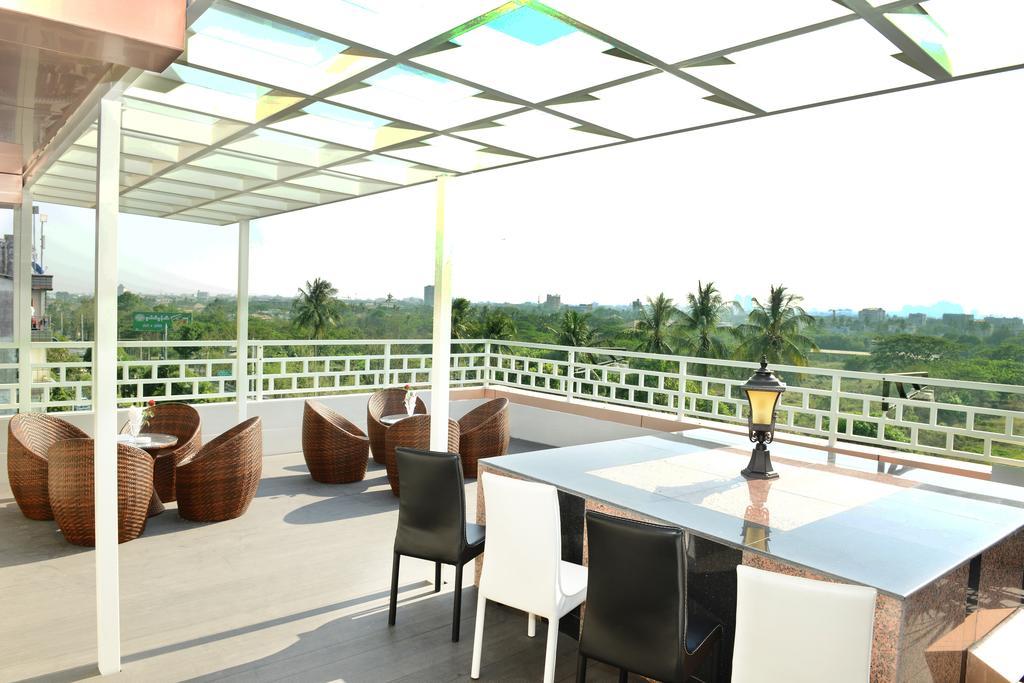 8Day Hotel Rangoon Buitenkant foto