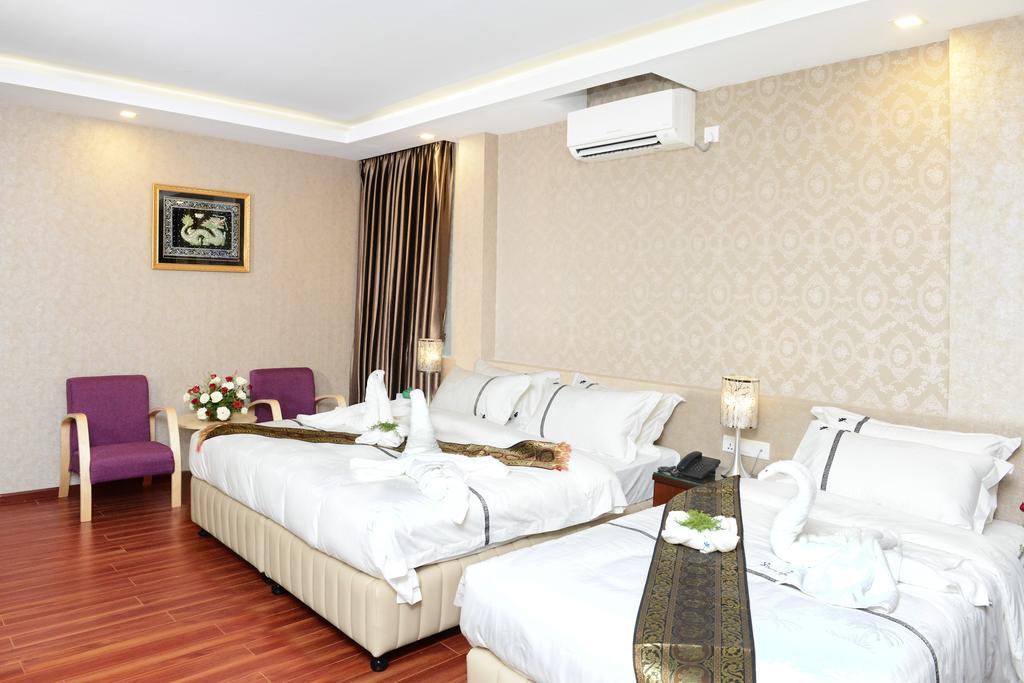 8Day Hotel Rangoon Buitenkant foto