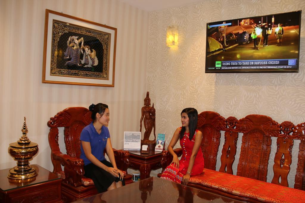 8Day Hotel Rangoon Buitenkant foto