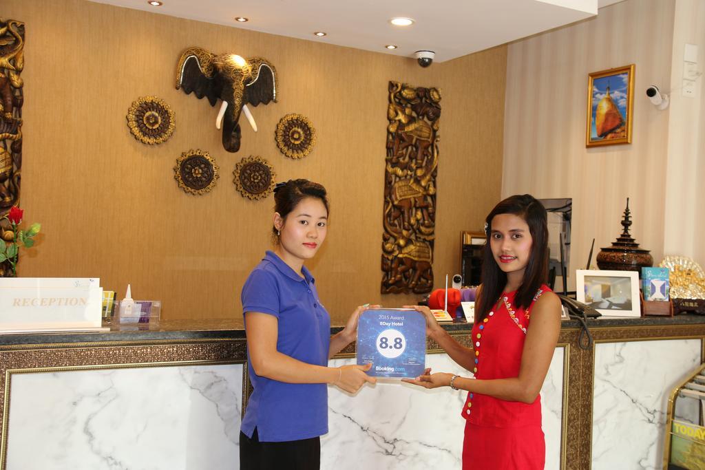 8Day Hotel Rangoon Buitenkant foto