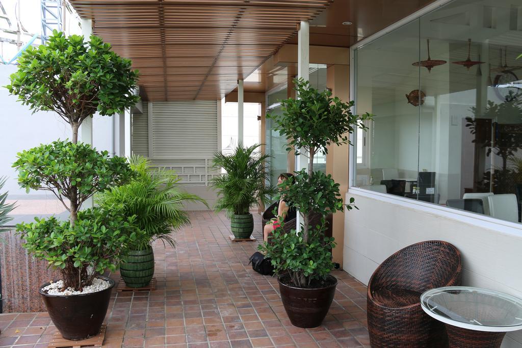 8Day Hotel Rangoon Buitenkant foto
