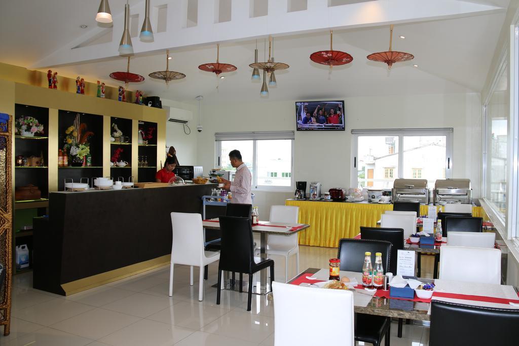 8Day Hotel Rangoon Buitenkant foto