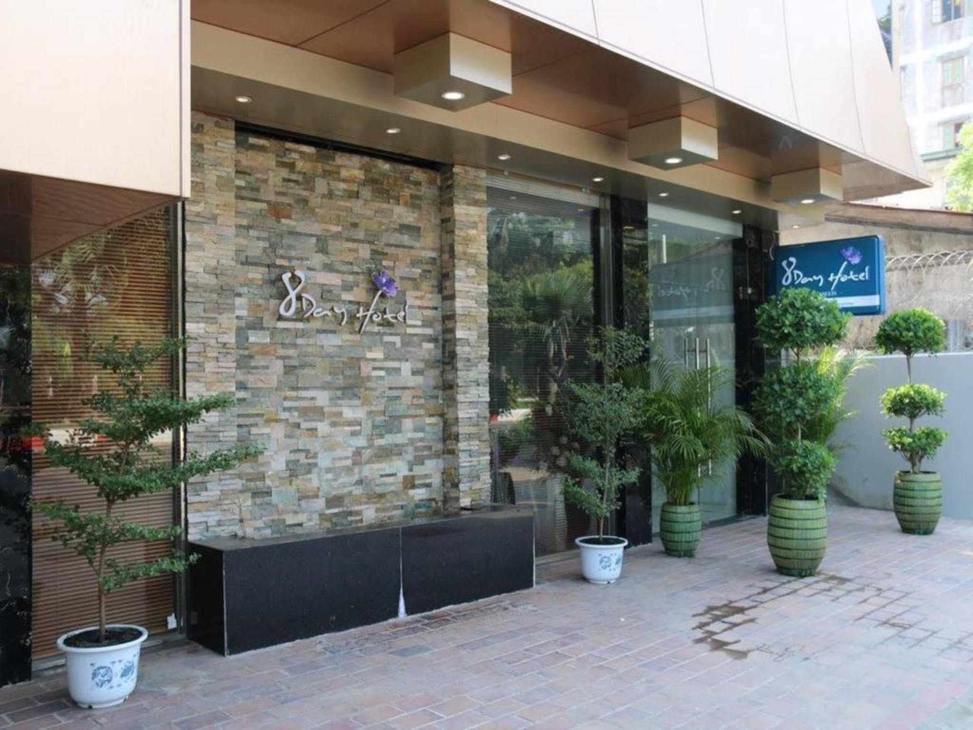 8Day Hotel Rangoon Buitenkant foto