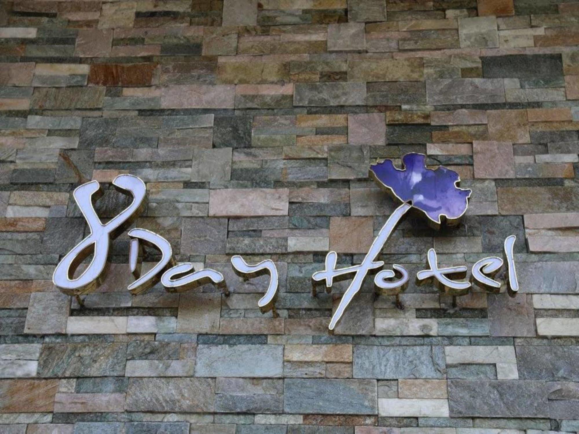 8Day Hotel Rangoon Buitenkant foto