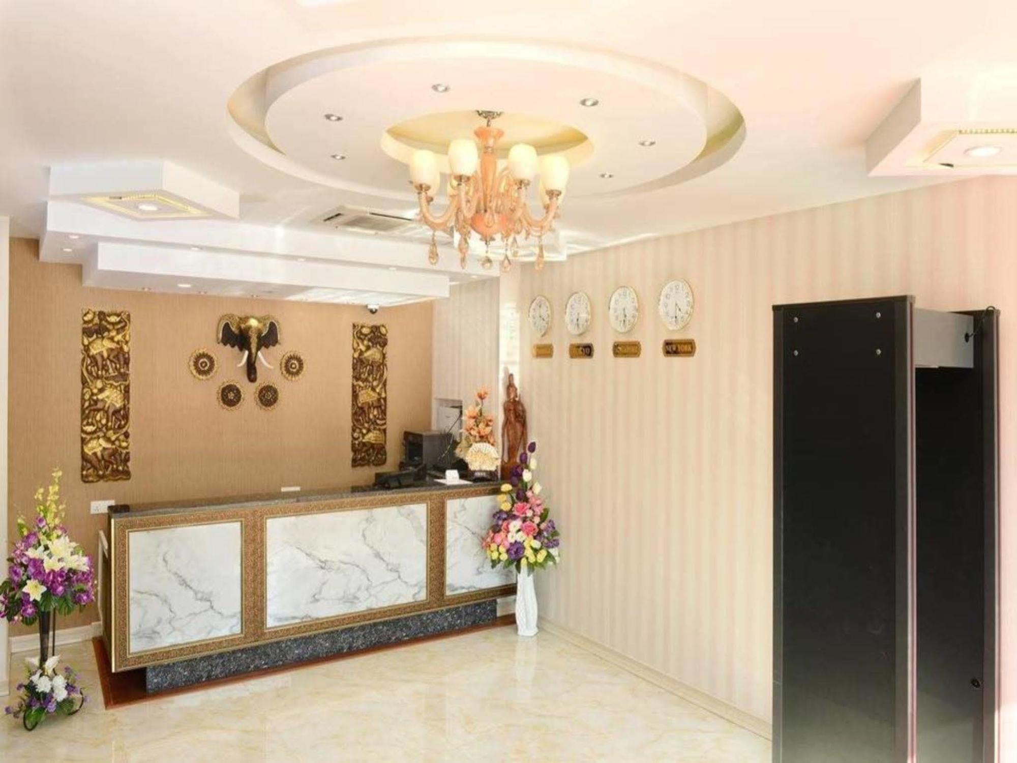 8Day Hotel Rangoon Buitenkant foto