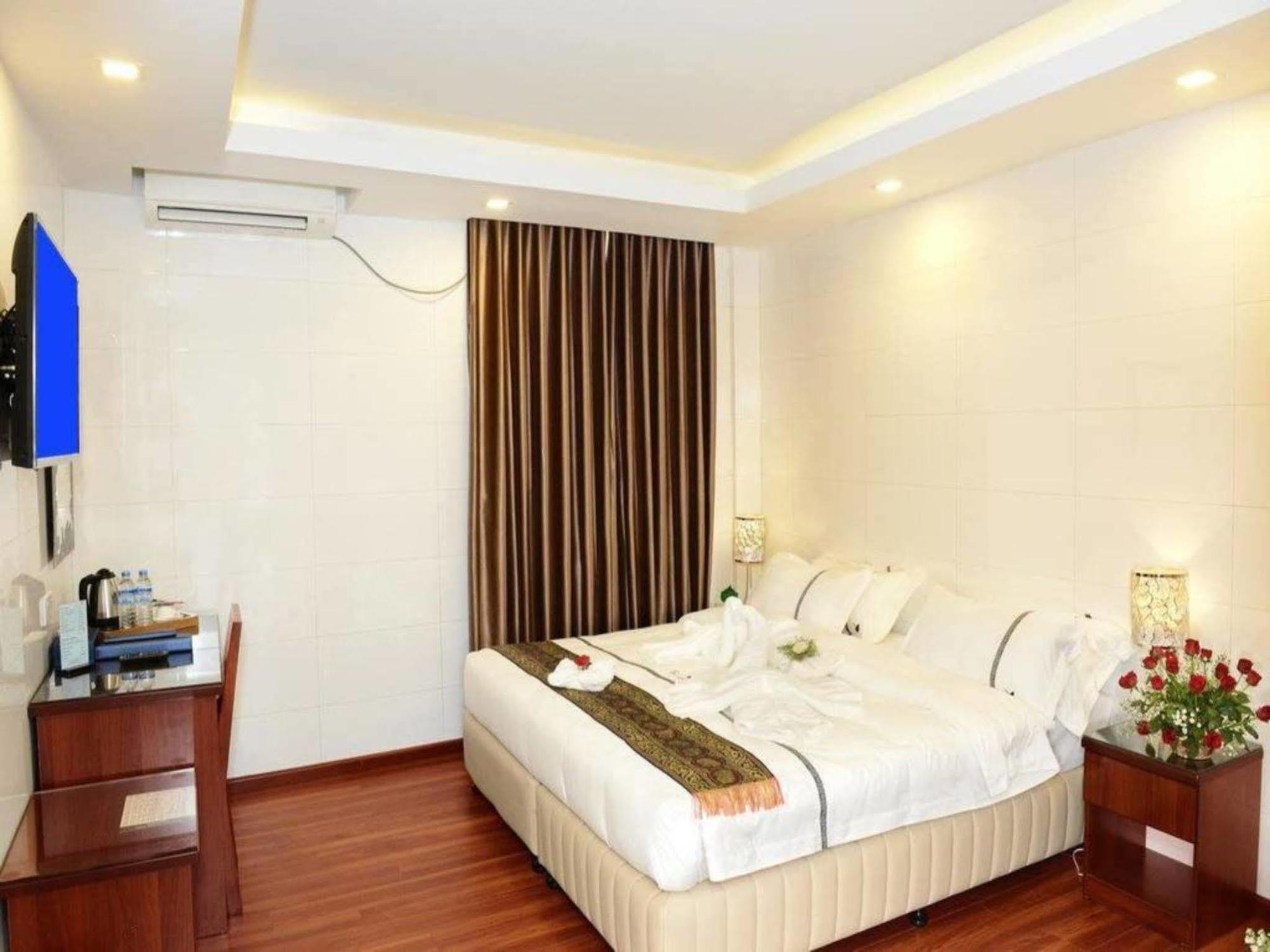 8Day Hotel Rangoon Buitenkant foto